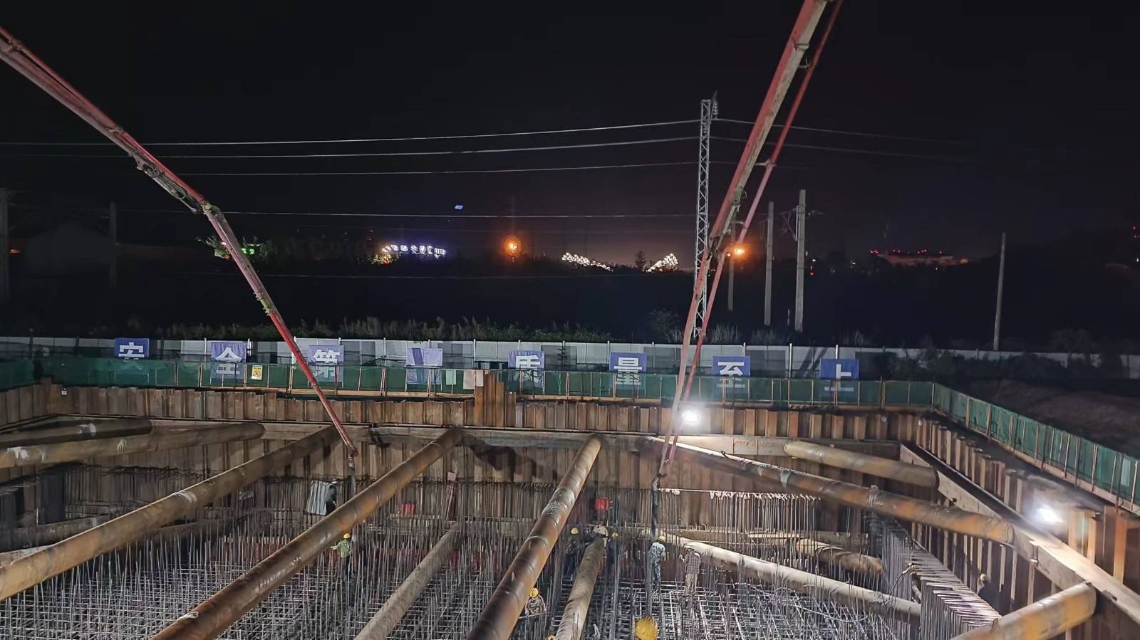 汉中分公司投资建设跨铁转体桥项目主墩承台浇筑顺遂完成 -  mg不朽情缘
