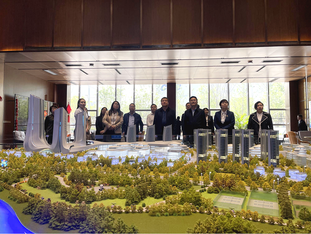 20230413咸阳市民主羁系事情组赴秦创原西部（咸阳）科技创业湾项目旅行调研.png